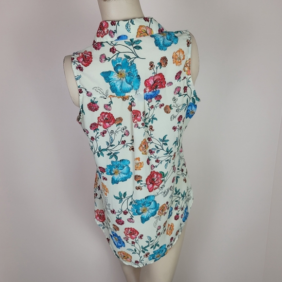 Express the portofino shirt watercolor floral sleeveless button down - Picture 2 of 9